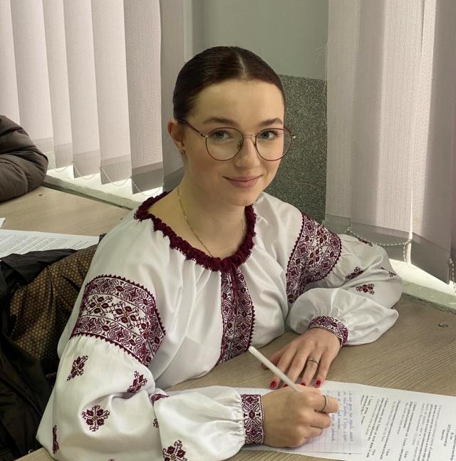  Ярема Юлія під час виконання конкурсних завдань